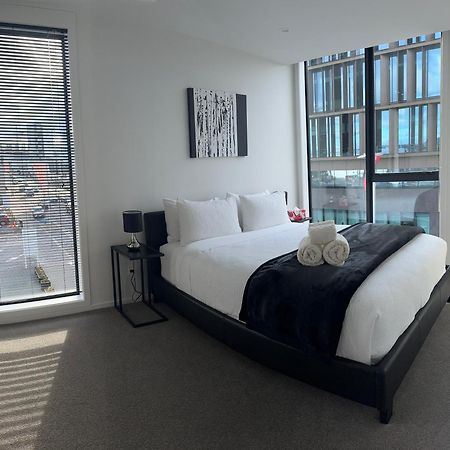 2 Bedrooms Apprtmt Plus Underground Parking In Cbd Крайстчерч Екстер'єр фото