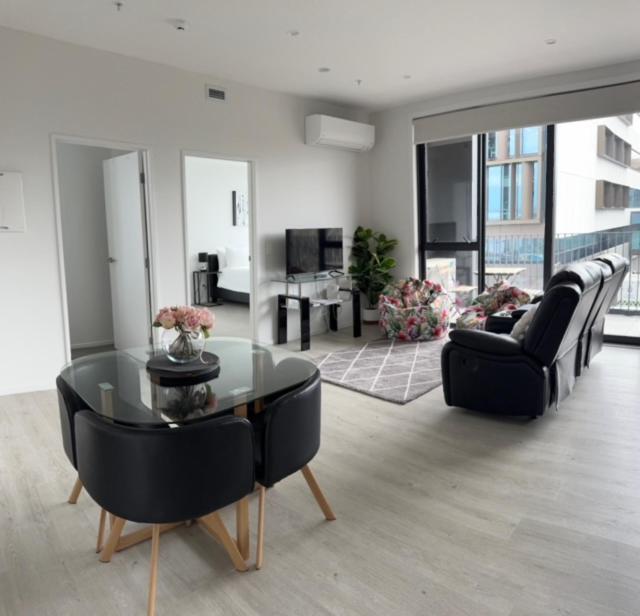 2 Bedrooms Apprtmt Plus Underground Parking In Cbd Крайстчерч Екстер'єр фото